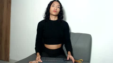 trixiandsuki online show from November 17, 12:49 am