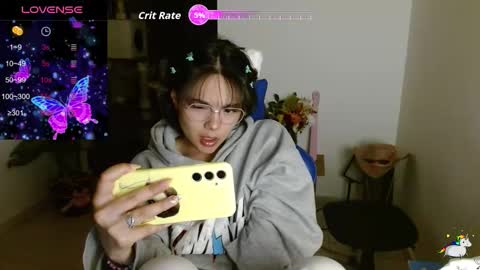 Snapshot of trixie_tangg chatting on March 3, 1:34 am Kitty online show from March 3, 1:34 am