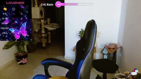 Snapshot of trixie_tangg chatting on March 4, 1:33 am Kitty online show from March 4, 1:33 am