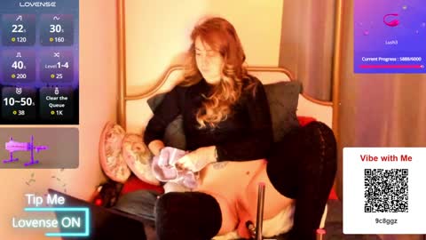 Snapshot of trixiedivine chatting on December 3, 9:00 am Trixie Divine online show from December 3, 9:00 am