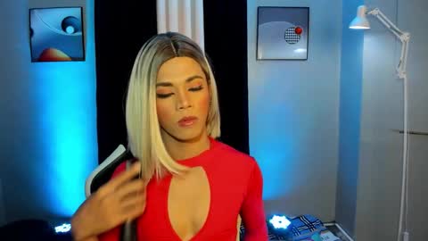 Snapshot of trixilynemondragon chatting on January 14, 2:06 am Alvin and Justine online show from January 14, 2:06 am