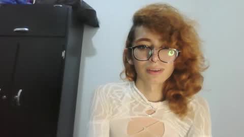 Snapshot of trixy_roses chatting on December 18, 10:13 pm Trixy Rose online show from December 18, 10:13 pm