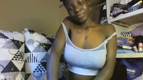 Snapshot of trouble456206957 chatting on January 11, 9:14 am darkbarbie online show from January 11, 9:14 am