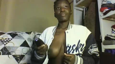 Snapshot of trouble456206957 chatting on January 14, 12:00 pm darkbarbie online show from January 14, 12:00 pm