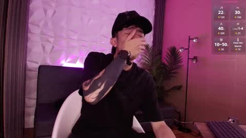 Troy online show from December 4, 7:44 pm