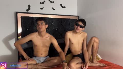 Snapshot of troye_lex chatting on November 14, 4:28 pm troye_lex online show from November 14, 4:28 pm