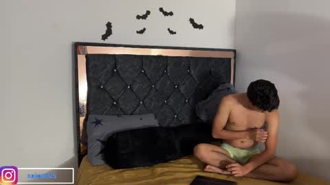 Snapshot of troye_lex chatting on November 23, 8:52 pm troye_lex online show from November 23, 8:52 pm