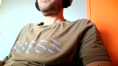 Snapshot of truble_again chatting on June 24, 8:35 am truble_again online show from June 24, 8:35 am