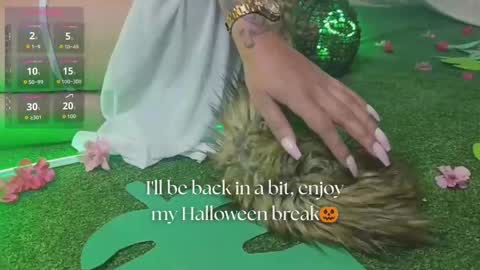 Snapshot of truelove_art chatting on October 29, 11:45 am online show from October 29, 11:45 am