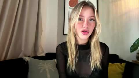 Mia online show from February 2, 5:06 am