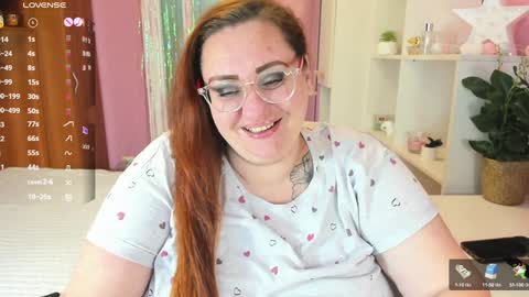 Adelle online show from December 4, 7:39 am