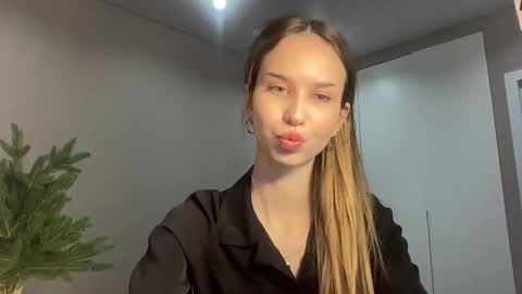 Snapshot of tryme_muse chatting on January 10, 5:15 pm tryme_muse online show from January 10, 5:15 pm