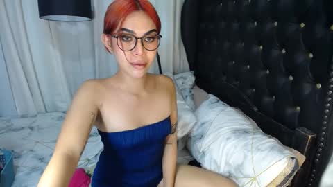 Snapshot of ts_tatiana chatting on February 8, 9:36 pm billie online show from February 8, 9:36 pm