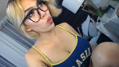 Snapshot of ts_tatiana chatting on October 10, 8:08 pm billie online show from October 10, 8:08 pm