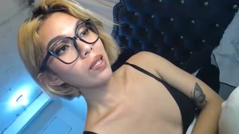 Snapshot of ts_tatiana chatting on November 4, 7:29 am billie online show from November 4, 7:29 am