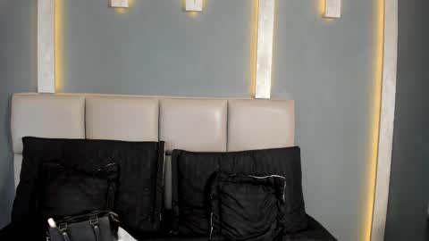  C H L O E online show from March 22, 3:59 pm