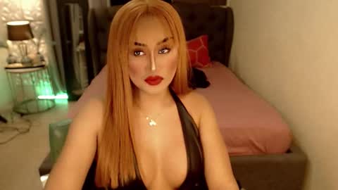 Snapshot of tshugescock chatting on October 25, 6:35 pm SEDUCTIVEmistresCUMS online show from October 25, 6:35 pm