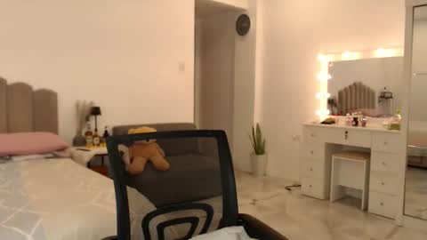  Love Marie  online show from May 13, 7:06 am