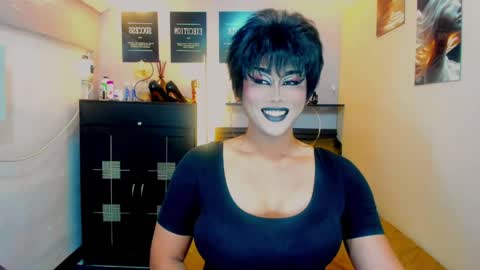 Snapshot of tsmamahmerslove chatting on May 4, 9:22 pm Nicoleeee online show from May 4, 9:22 pm