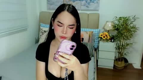 Snapshot of tspearlofasia chatting on January 6, 6:06 am Graciella online show from January 6, 6:06 am