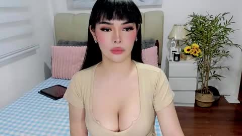 Snapshot of tspearlofasia chatting on February 7, 10:08 am Graciella online show from February 7, 10:08 am