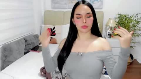 Snapshot of tspearlofasia chatting on March 24, 9:58 am Graciella online show from March 24, 9:58 am