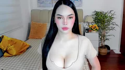 Snapshot of tspearlofasia chatting on March 31, 6:58 am Graciella online show from March 31, 6:58 am