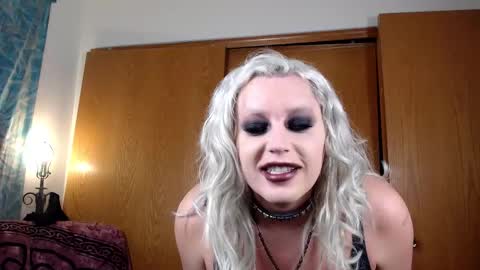 Snapshot of tssabrinaxxx chatting on January 18, 6:55 pm Sabrina Ravndahl online show from January 18, 6:55 pm