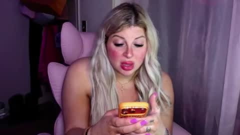xTinnaaaaa online show from May 19, 2:18 am