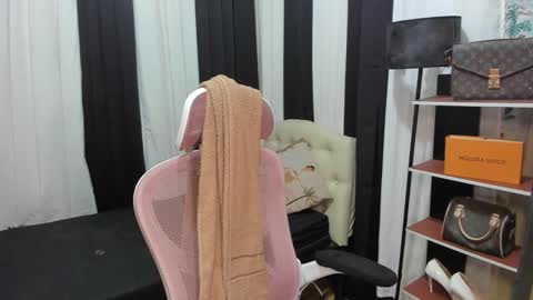 Snapshot of tsuncutrhein chatting on November 10, 9:52 am tsuncutrhein online show from November 10, 9:52 am