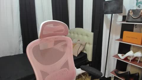 Snapshot of tsuncutrhein chatting on November 11, 7:41 am tsuncutrhein online show from November 11, 7:41 am