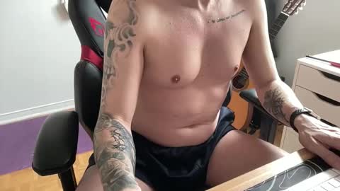 Snapshot of tt_boy2000 chatting on March 24, 6:46 pm TT Boy2000 online show from March 24, 6:46 pm