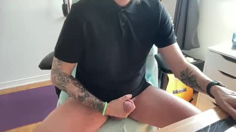 Snapshot of tt_boy2000 chatting on April 9, 6:35 pm TT Boy2000 online show from April 9, 6:35 pm