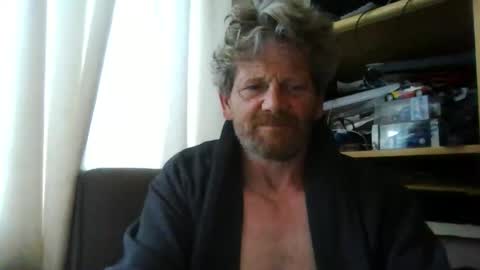 Snapshot of ttb2769 chatting on April 24, 5:43 am ttb2769 online show from April 24, 5:43 am