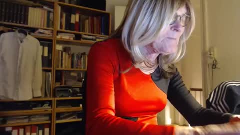 Snapshot of tubaist chatting on November 8, 6:40 pm FINN but call me NANNA online show from November 8, 6:40 pm
