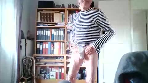 Snapshot of tubaist chatting on May 12, 8:22 am FINN but call me NANNA online show from May 12, 8:22 am