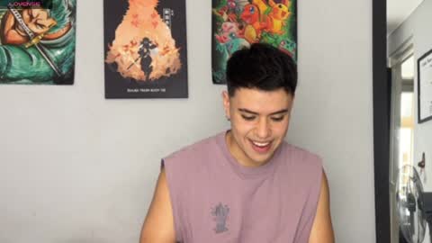 tuenkim_ online show from April 4, 10:51 pm