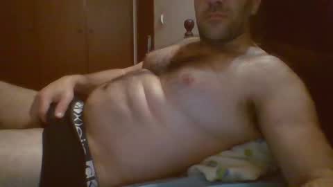 Snapshot of tuga_man_ chatting on February 2, 12:30 am tuga man online show from February 2, 12:30 am