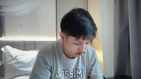 Snapshot of tuling1 chatting on April 15, 8:43 am tuling1 online show from April 15, 8:43 am