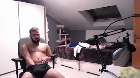 Snapshot of turkishboy_bjk chatting on October 13, 6:41 pm turkishboy_bjk online show from October 13, 6:41 pm