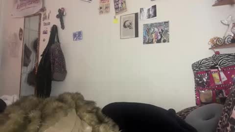 Snapshot of turntpixie chatting on January 11, 6:29 am turntpixie online show from January 11, 6:29 am