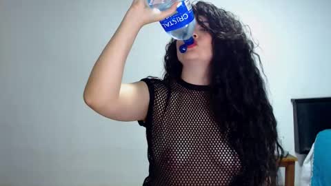 Snapshot of tuti_sex chatting on February 15, 4:31 am tuti online show from February 15, 4:31 am