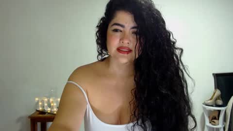 Snapshot of tuti_sex chatting on February 23, 3:15 am tuti online show from February 23, 3:15 am