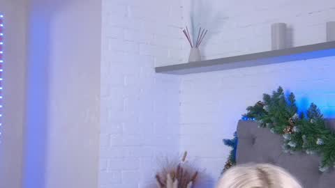 Snapshot of tweety_pie_ chatting on December 28, 7:22 am Hallie online show from December 28, 7:22 am