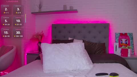 Hallie online show from December 19, 1:34 am