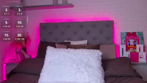 Hallie online show from February 6, 1:43 am