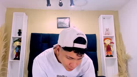 Snapshot of twink_bunny chatting on October 6, 11:51 am samu online show from October 6, 11:51 am