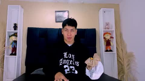 Snapshot of twink_bunny chatting on October 7, 12:02 pm samu online show from October 7, 12:02 pm