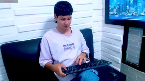 Snapshot of twink_bunny chatting on November 15, 5:09 pm samu online show from November 15, 5:09 pm
