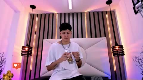 Snapshot of twink_bunny chatting on November 19, 1:11 pm samu online show from November 19, 1:11 pm